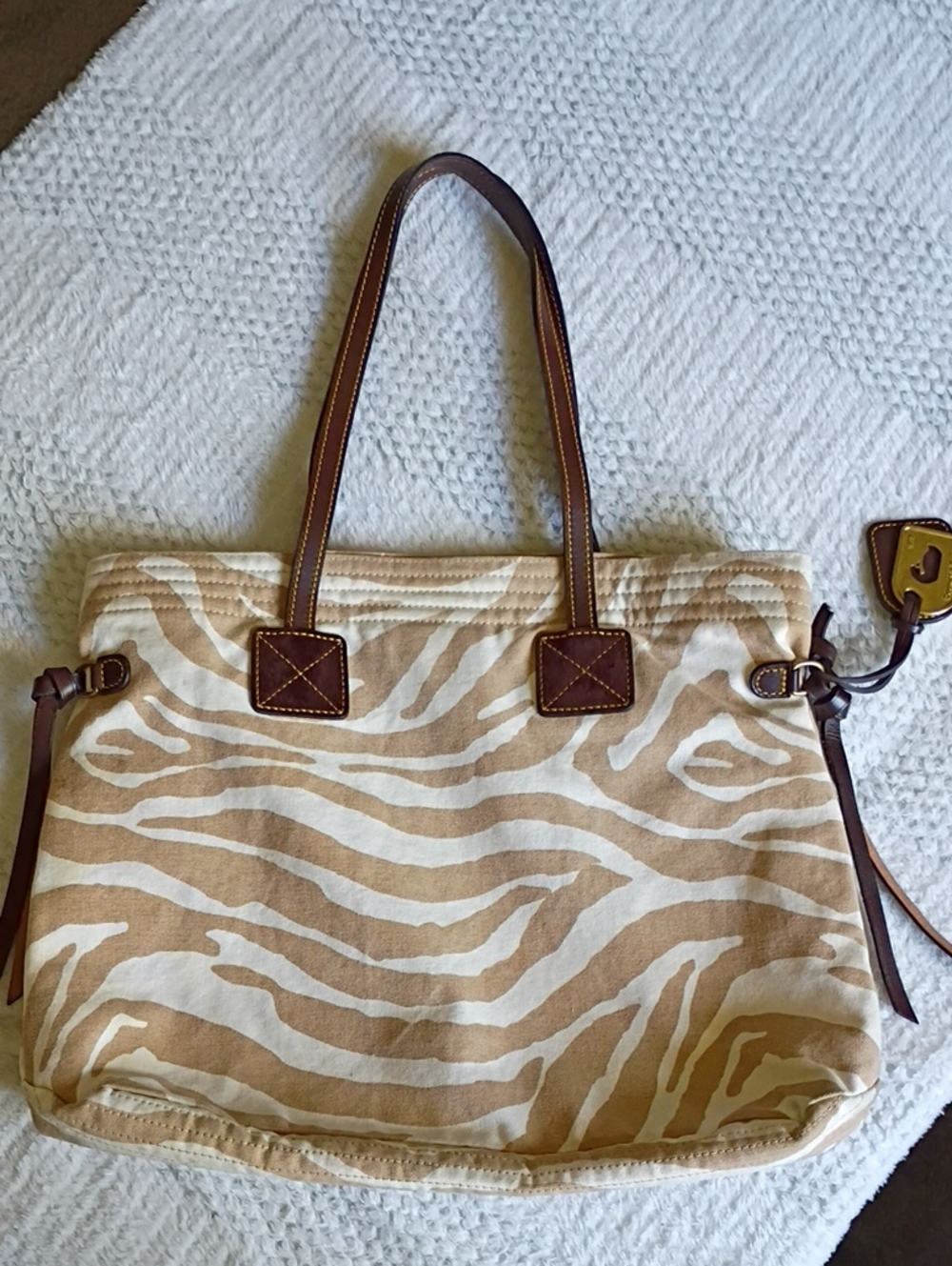 Dooney & Bourke Canvas Zebra-Print Tote Bag in Beige and Cream/ Pink 🩷 🤎